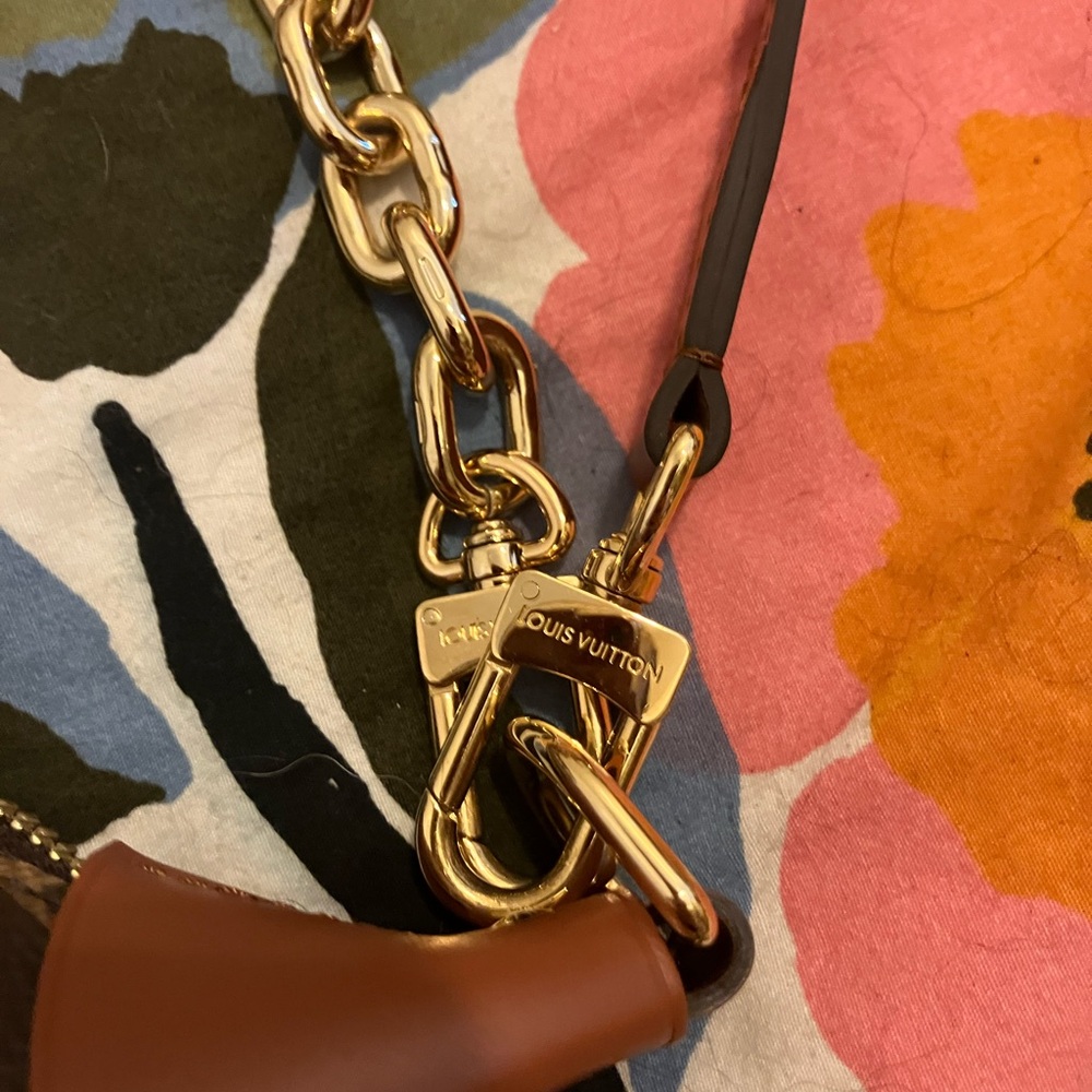 Louis Vuitton Loop Hobo - AUTHENTIC and like new! - Picture 3 of 6
